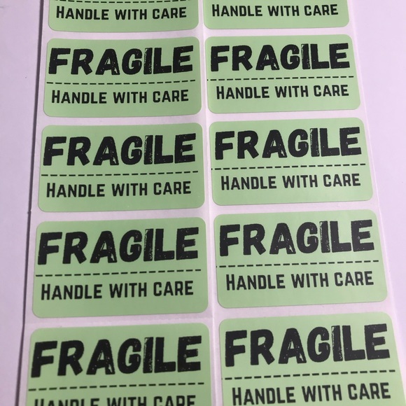 100 fragile handle with care stickers size 2.25x1.25 - Picture 2 of 3